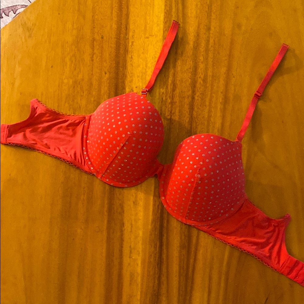 BNWOT Victoria's Secret Vibrant Red Lace Bra Sparkly Silver Dots 34DD/E Adj.